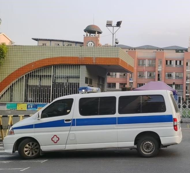 措勤救护车出租护送骨折病人一公里多少钱